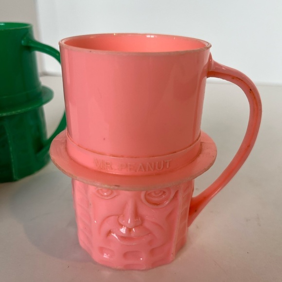 Vintage Mr. Peanut Bank and 3 Mugs - Picture 10 of 14